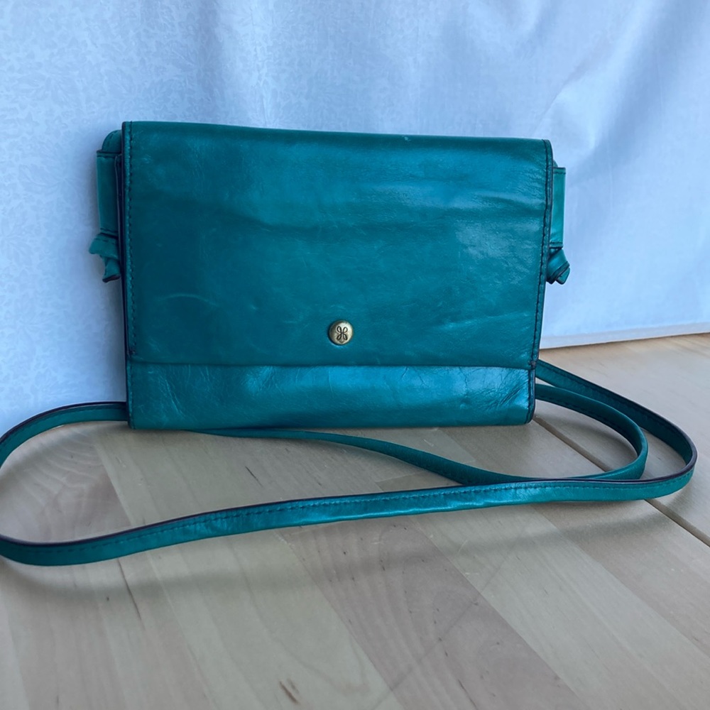 HOBO Bemuse Leather Crossbody in Spruce
